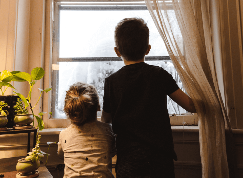kids at window